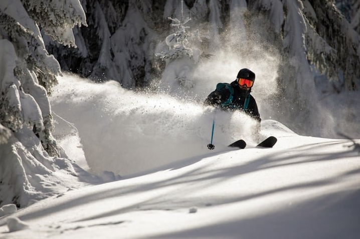 How to Ski Powder Snow Safely