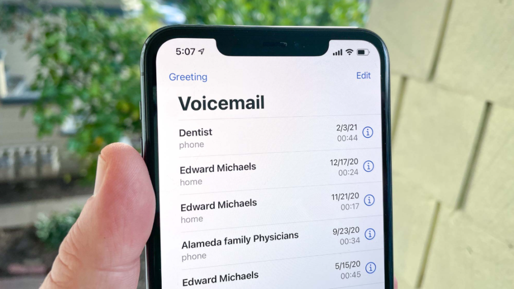 How to Set Up Voicemail on iPhone