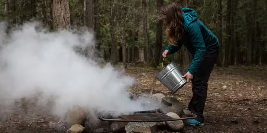 How to Properly Extinguish a Campfire